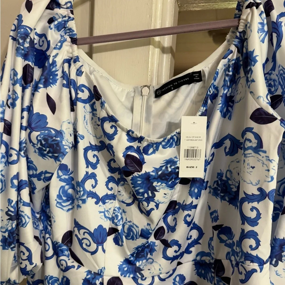 Off-Shoulder Blue and White Dress - Picture 3 of 4